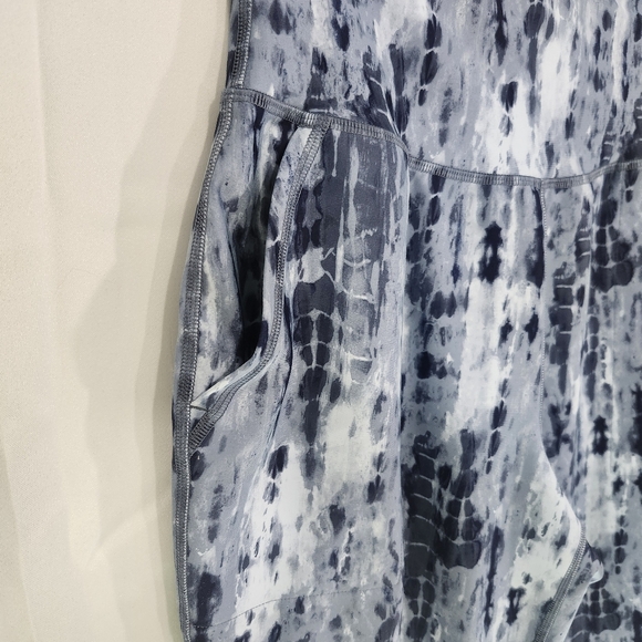 Old Navy Active Size Medium Powersoft Women's Blue Tie-Dye Joggers/legging - Picture 2 of 8